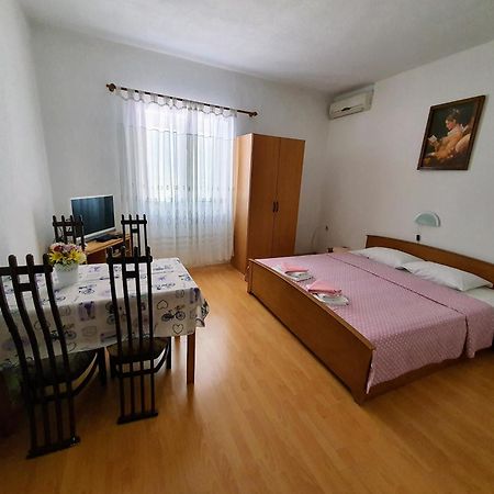 Apartments Buffet 2B Sveti Juraj Chambre photo